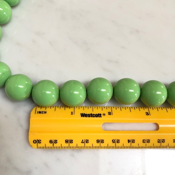 💰SOLD💰 Vintage Fashion Round Apple Green Beads Necklace Lobster Clasp - Picture 6 of 6